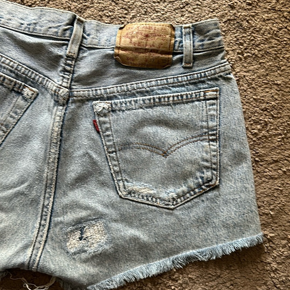 Vintage Levi’s 501 high waisted cut off shorts, sz 33 waist